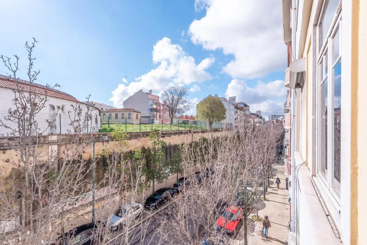 Vita Portucale ! Deluxe 3 Bedroom Apartment In Arroios Лиссабон