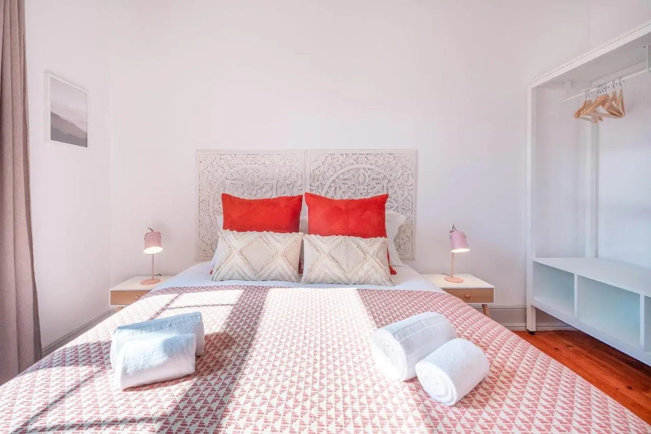 Vita Portucale ! Deluxe 3 Bedroom Apartment In Arroios Lisbon