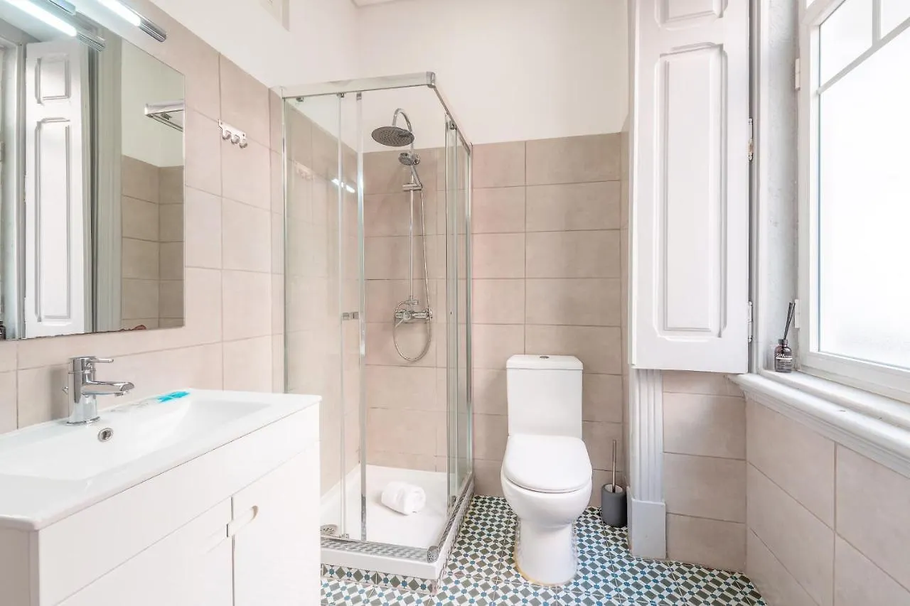 Vita Portucale ! Deluxe 3 Bedroom Apartment In Arroios Lisbon